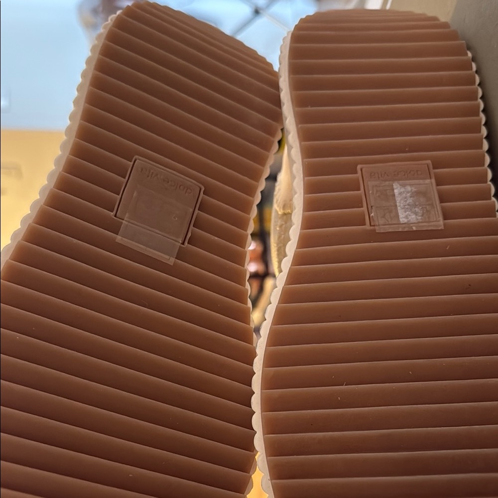 Dolce Vita Cream Sneakers - Picture 4 of 5